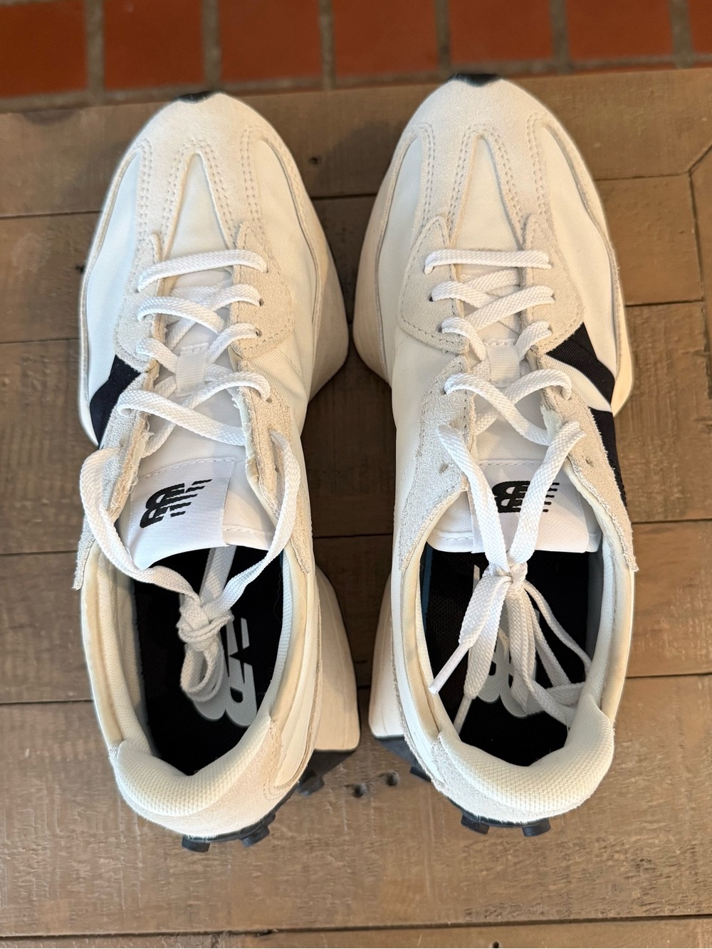 EUC New Balance Women’s 327 Sneakers in White/Black - Like New - Picture 9 of 11